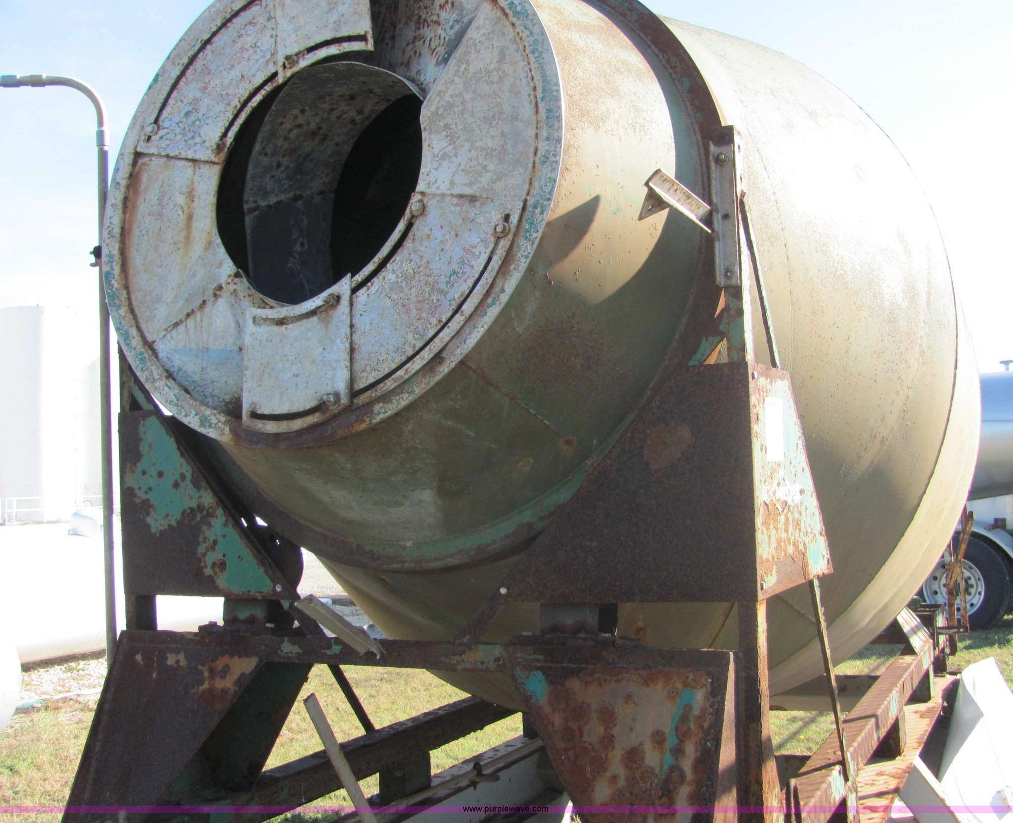 Doyle fertilizer blender in El Dorado, KS Item 6565 sold Purple Wave