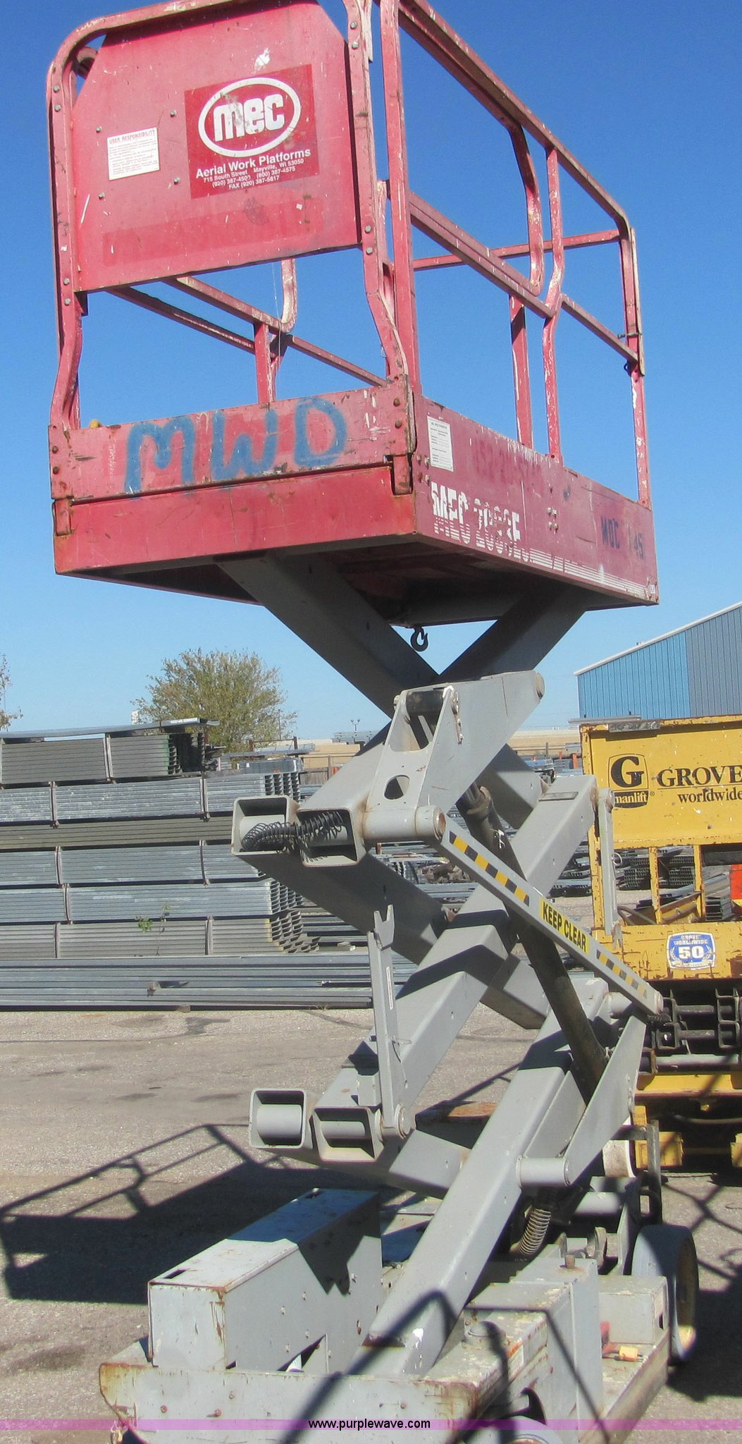 1998 Mec 2033ES scissor lift in Wichita, KS Item 6584 sold Purple Wave