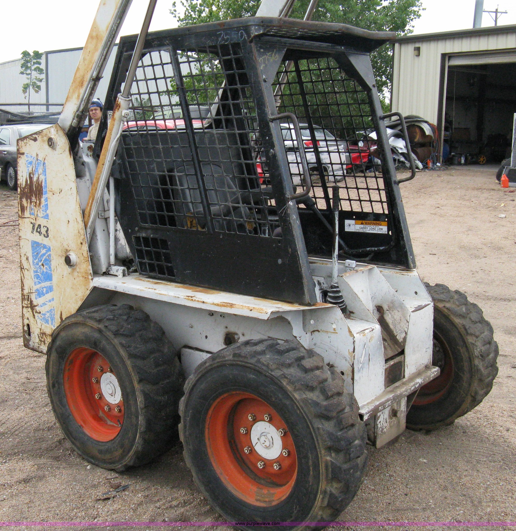 1990 Bobcat 743B skid steer in Wichita, KS Item 8045 sold Purple Wave