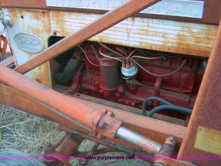 image for item 1864 International 560 tractor with Farmhand loader