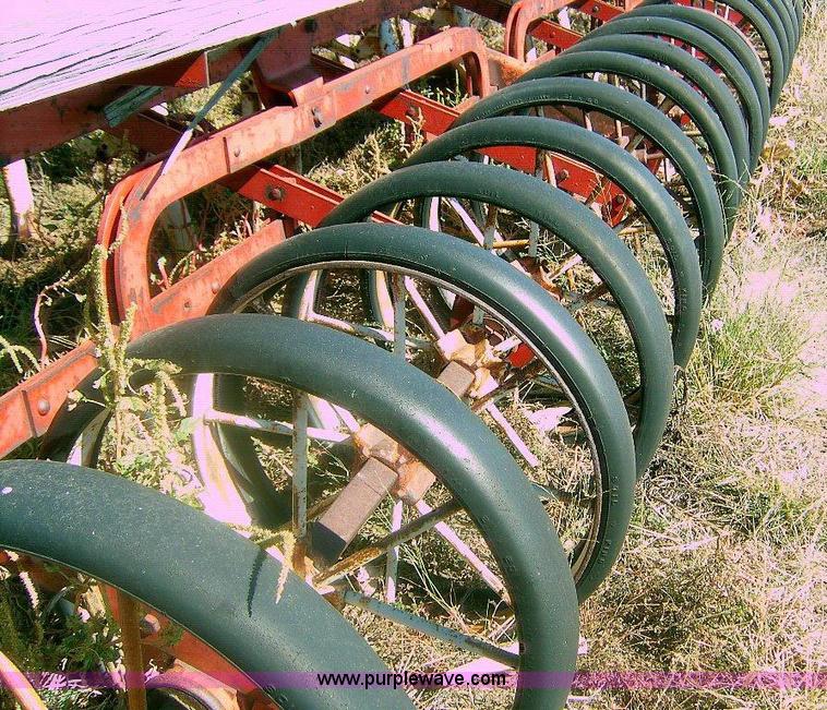 image for item 1865 International 150 hoe drill