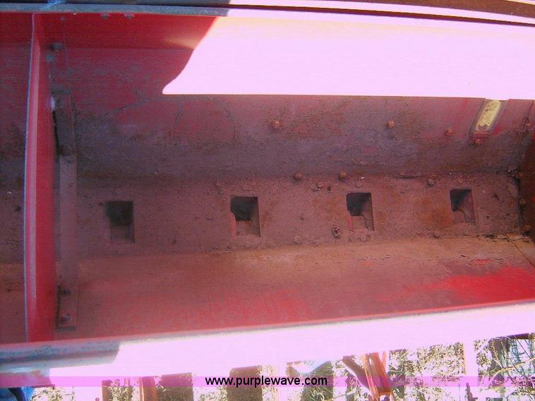 image for item 1865 International 150 hoe drill