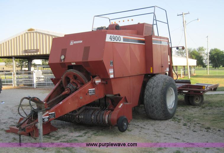 image for item 3021 Hesston 4900 4x4 square baler