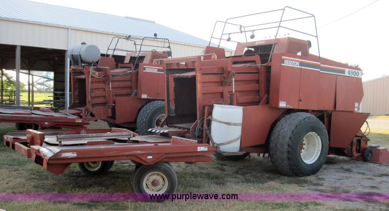 image for item 3021 Hesston 4900 4x4 square baler