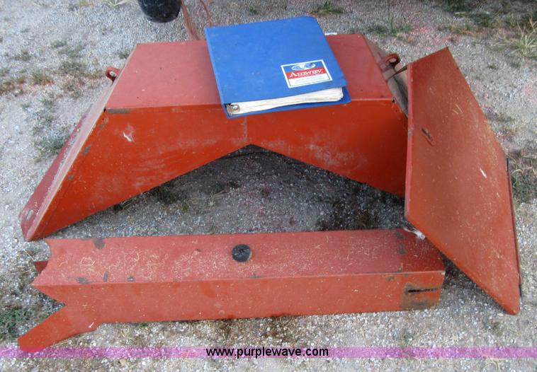 image for item 3021 Hesston 4900 4x4 square baler