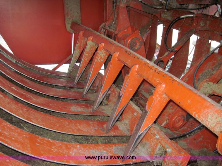 image for item 3021 Hesston 4900 4x4 square baler