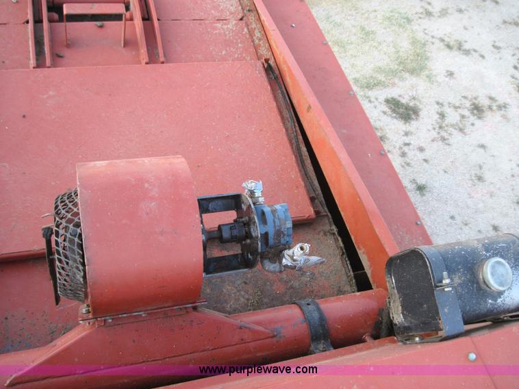 image for item 3021 Hesston 4900 4x4 square baler