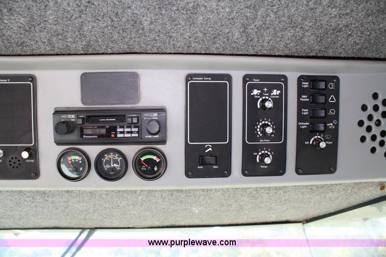 image for item 4642 1992 AGCO Gleaner R-62 combine