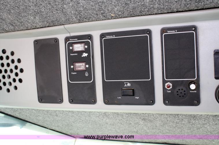 image for item 4642 1992 AGCO Gleaner R-62 combine