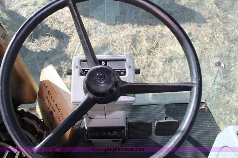 image for item 4642 1992 AGCO Gleaner R-62 combine