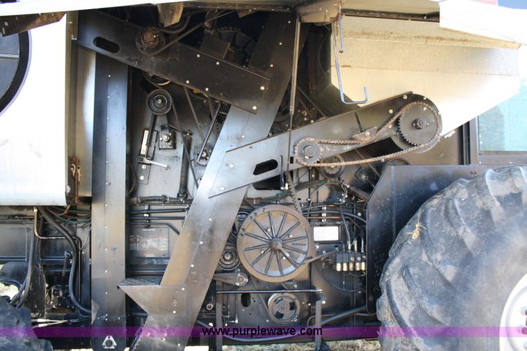 image for item 4642 1992 AGCO Gleaner R-62 combine