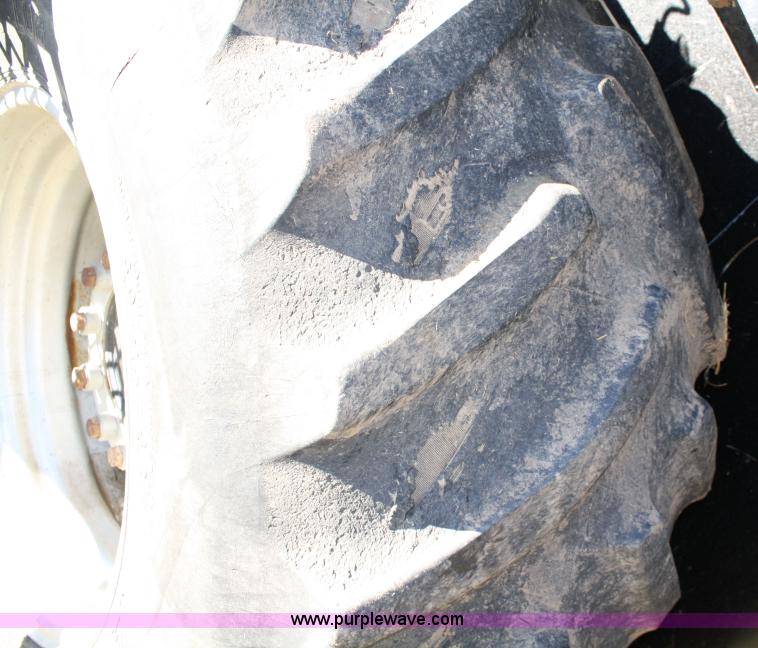 image for item 4642 1992 AGCO Gleaner R-62 combine