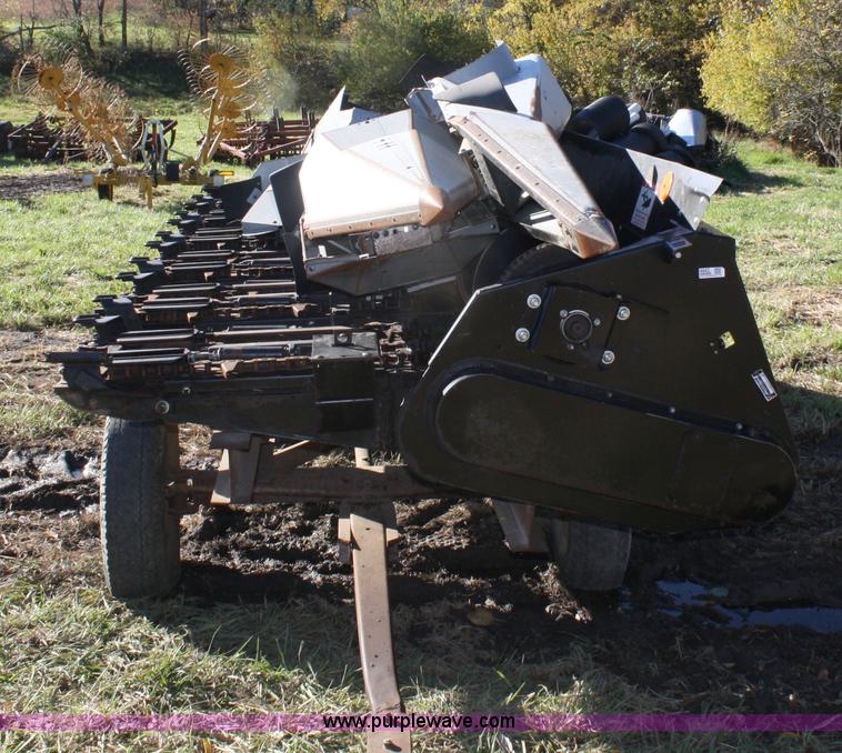 image for item 4643 Duetz-Allis 630 low profile corn head