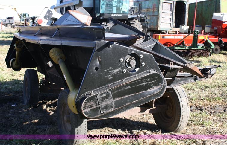 image for item 4643 Duetz-Allis 630 low profile corn head