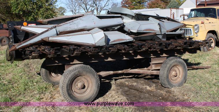 image for item 4643 Duetz-Allis 630 low profile corn head