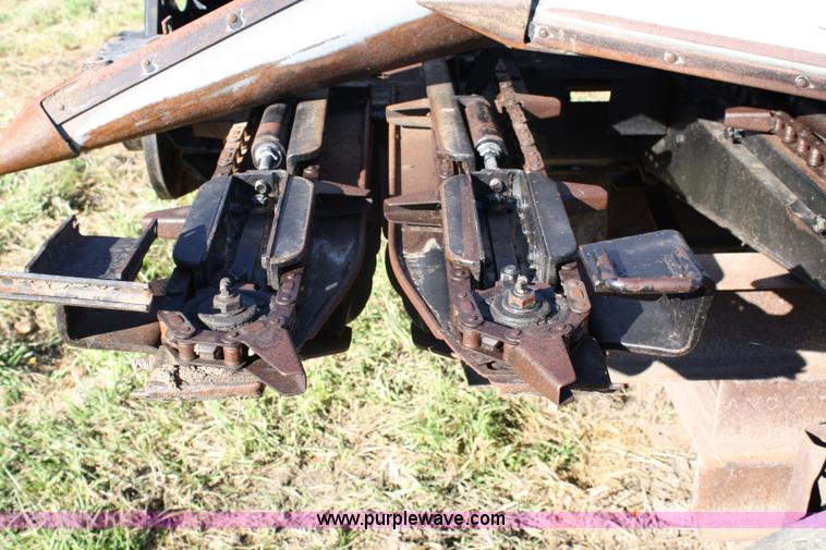 image for item 4643 Duetz-Allis 630 low profile corn head