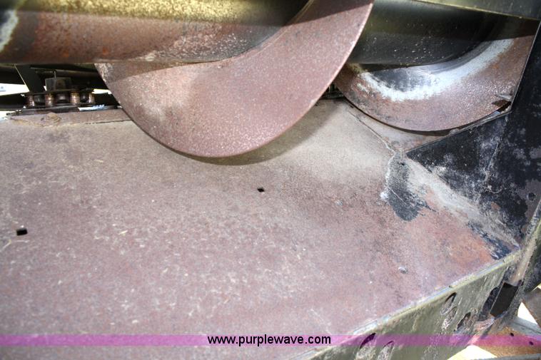 image for item 4643 Duetz-Allis 630 low profile corn head