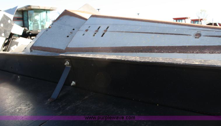 image for item 4643 Duetz-Allis 630 low profile corn head