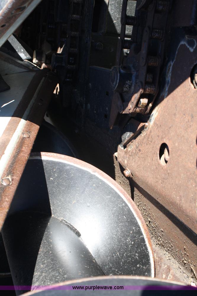 image for item 4643 Duetz-Allis 630 low profile corn head