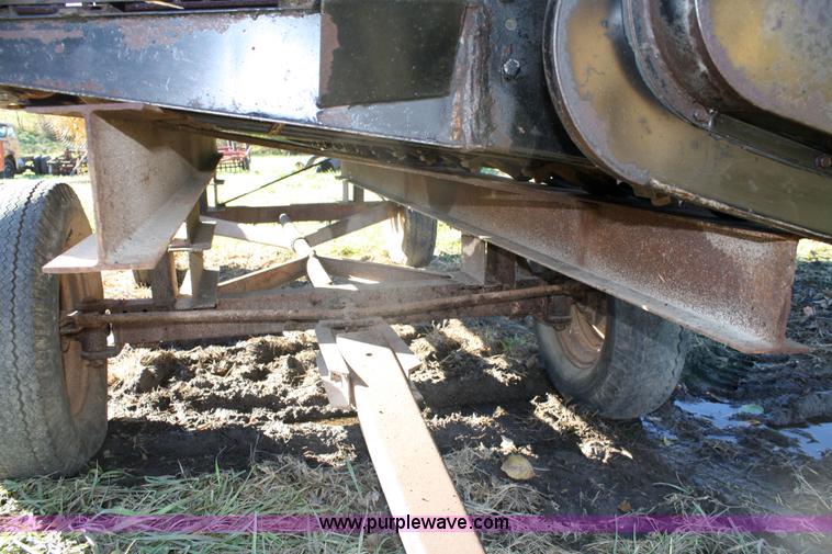 image for item 4643 Duetz-Allis 630 low profile corn head