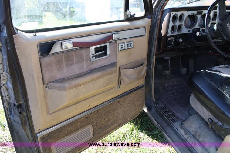 image for item 4650 1984 Chevrolet Silverado truck with spray rig