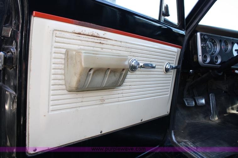 image for item 4655 1970 Chevrolet C60 grain truck