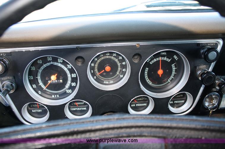 image for item 4655 1970 Chevrolet C60 grain truck