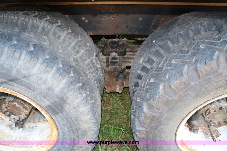 image for item 4655 1970 Chevrolet C60 grain truck