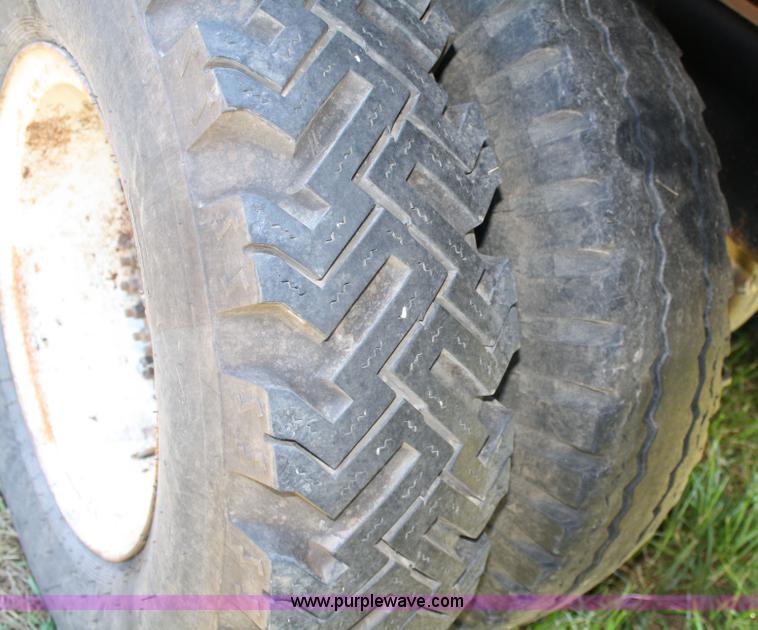 image for item 4655 1970 Chevrolet C60 grain truck