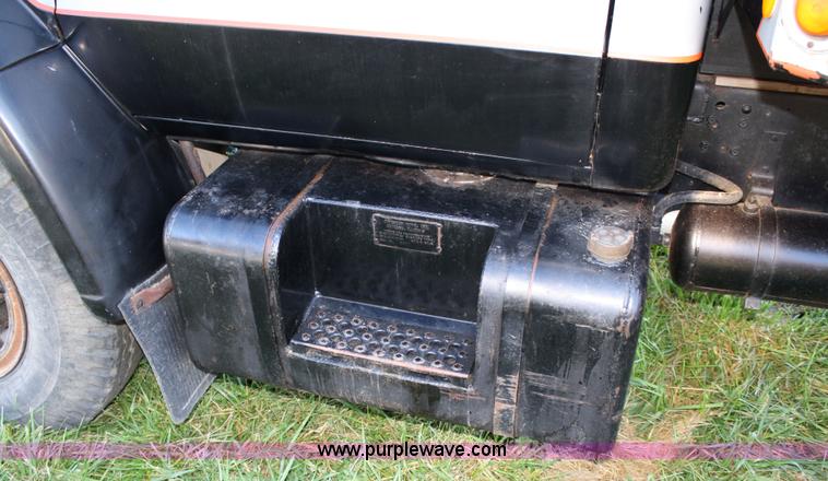 image for item 4655 1970 Chevrolet C60 grain truck