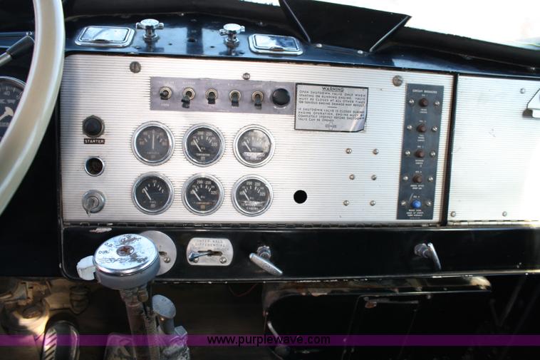 image for item 4656 1965 Kenworth W-923 semi truck