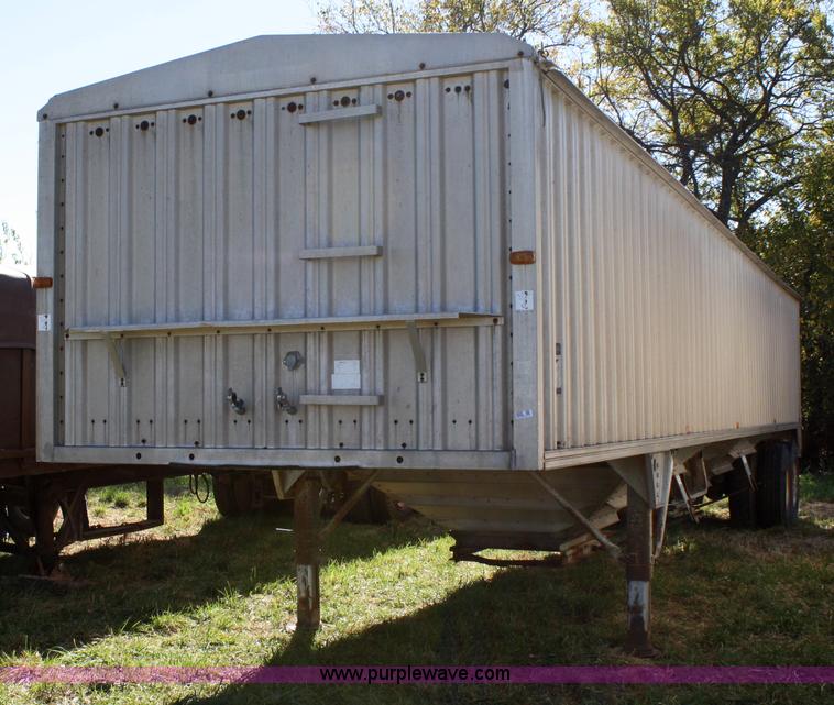 image for item 4658 1983 Wilson AGH-700 40' aluminum grain trailer