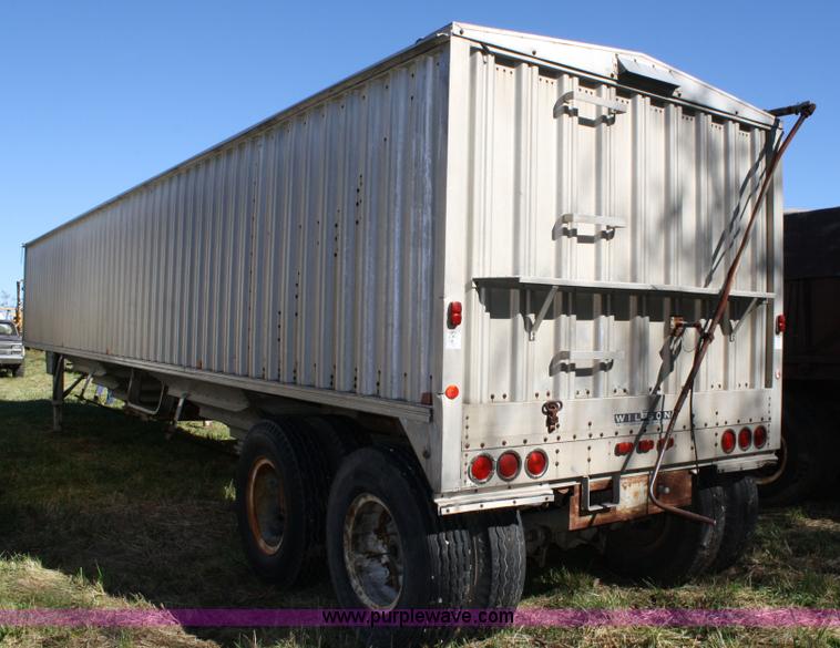 image for item 4658 1983 Wilson AGH-700 40' aluminum grain trailer