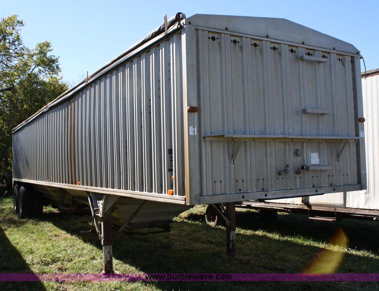 image for item 4658 1983 Wilson AGH-700 40' aluminum grain trailer