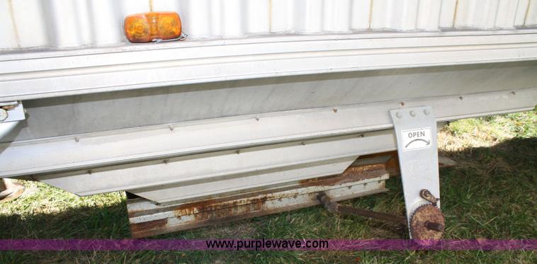 image for item 4658 1983 Wilson AGH-700 40' aluminum grain trailer