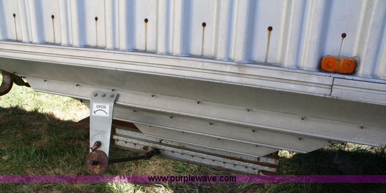 image for item 4658 1983 Wilson AGH-700 40' aluminum grain trailer