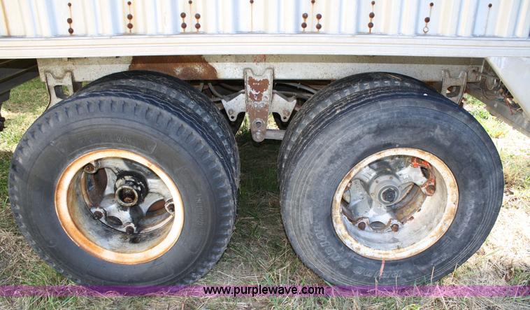 image for item 4658 1983 Wilson AGH-700 40' aluminum grain trailer