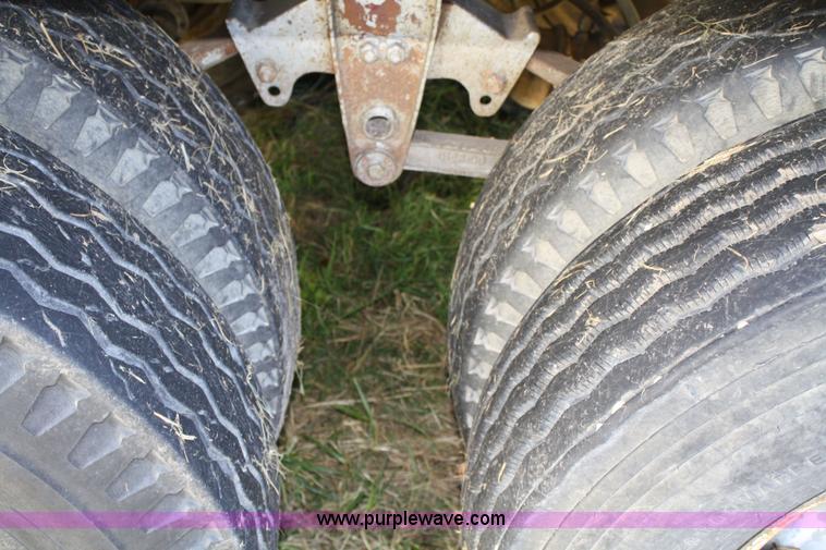 image for item 4658 1983 Wilson AGH-700 40' aluminum grain trailer