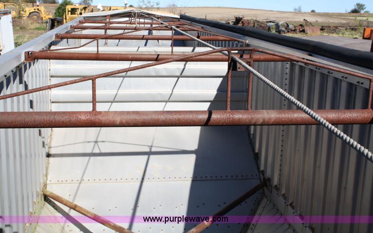 image for item 4658 1983 Wilson AGH-700 40' aluminum grain trailer