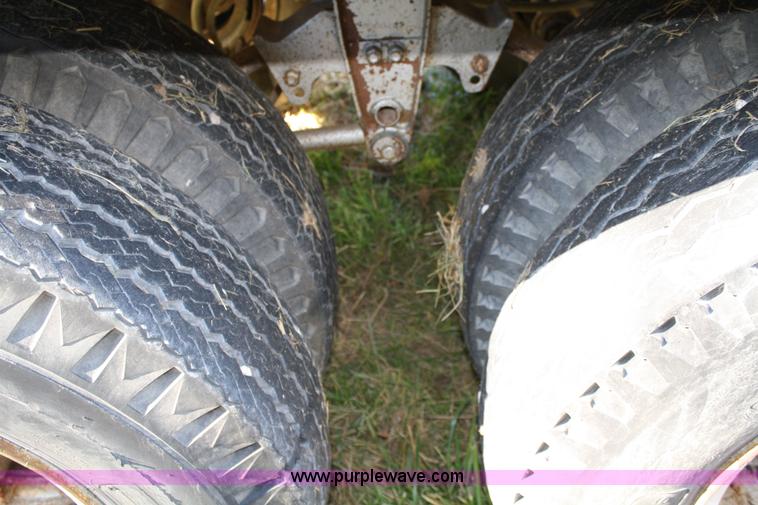 image for item 4658 1983 Wilson AGH-700 40' aluminum grain trailer