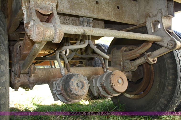 image for item 4658 1983 Wilson AGH-700 40' aluminum grain trailer