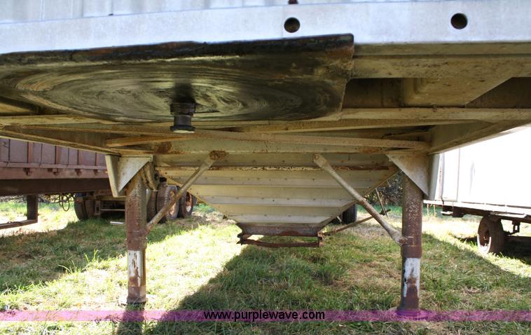 image for item 4658 1983 Wilson AGH-700 40' aluminum grain trailer