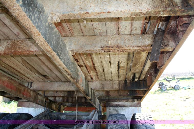 image for item 4670 1964 International 190 grain truck