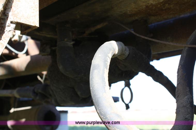 image for item 4670 1964 International 190 grain truck