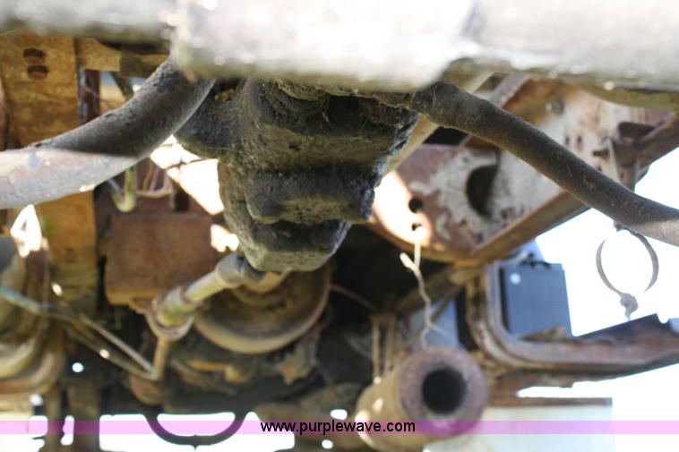 image for item 4670 1964 International 190 grain truck