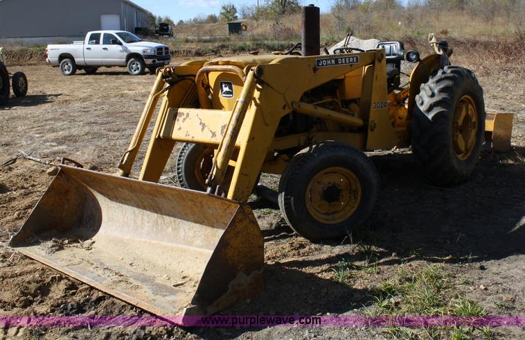 image for item 4706 1981 John Deere 302A tractor with loader