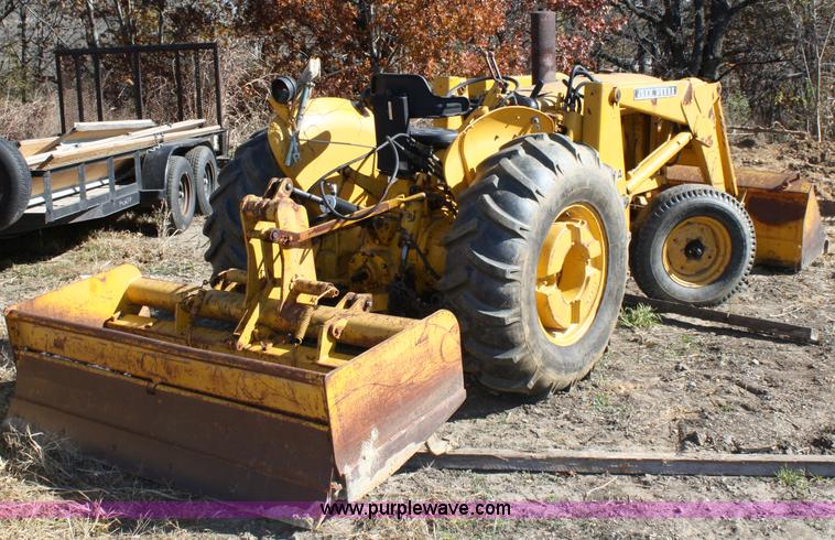 image for item 4706 1981 John Deere 302A tractor with loader