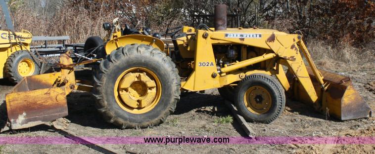 image for item 4706 1981 John Deere 302A tractor with loader