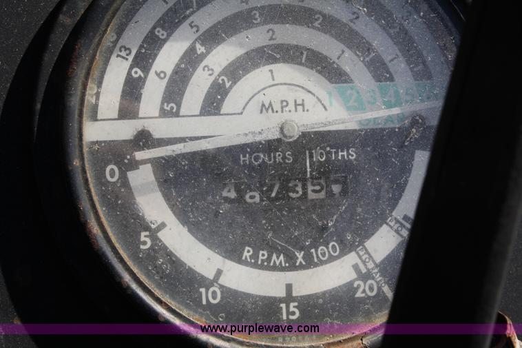 image for item 4706 1981 John Deere 302A tractor with loader