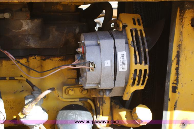 image for item 4706 1981 John Deere 302A tractor with loader